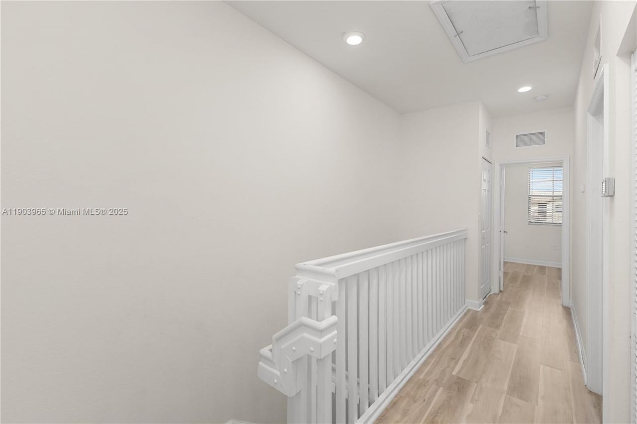 9214 W 33rd Ln, Hialeah, FL 33018 Photo