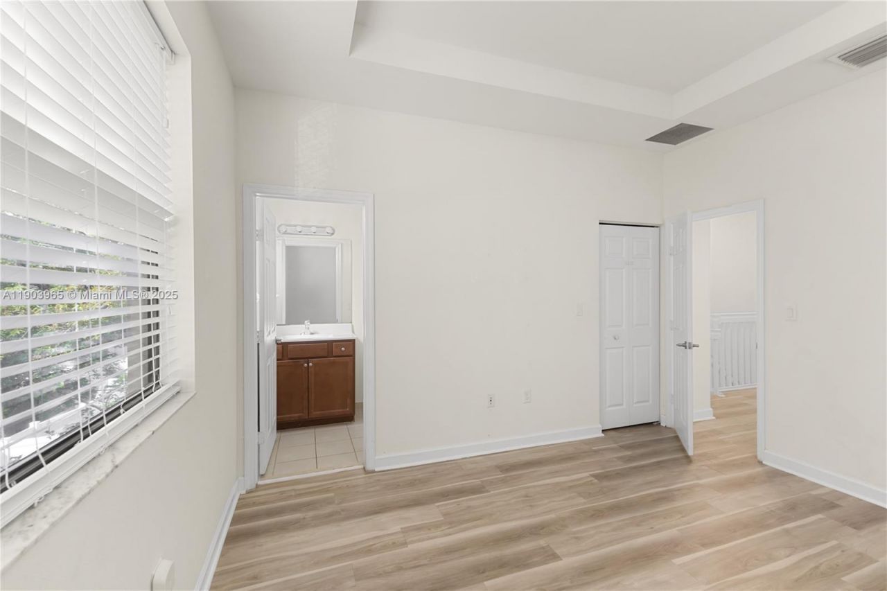 9214 W 33rd Ln, Hialeah, FL 33018 Photo