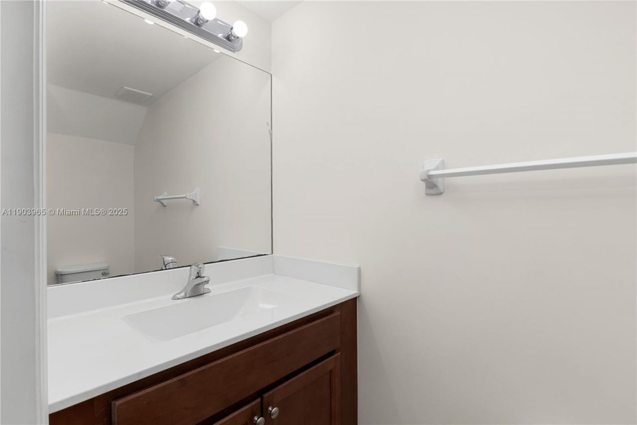 9214 W 33rd Ln, Hialeah, FL 33018 Photo