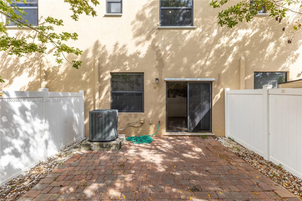 9214 W 33rd Ln, Hialeah, FL 33018 Photo