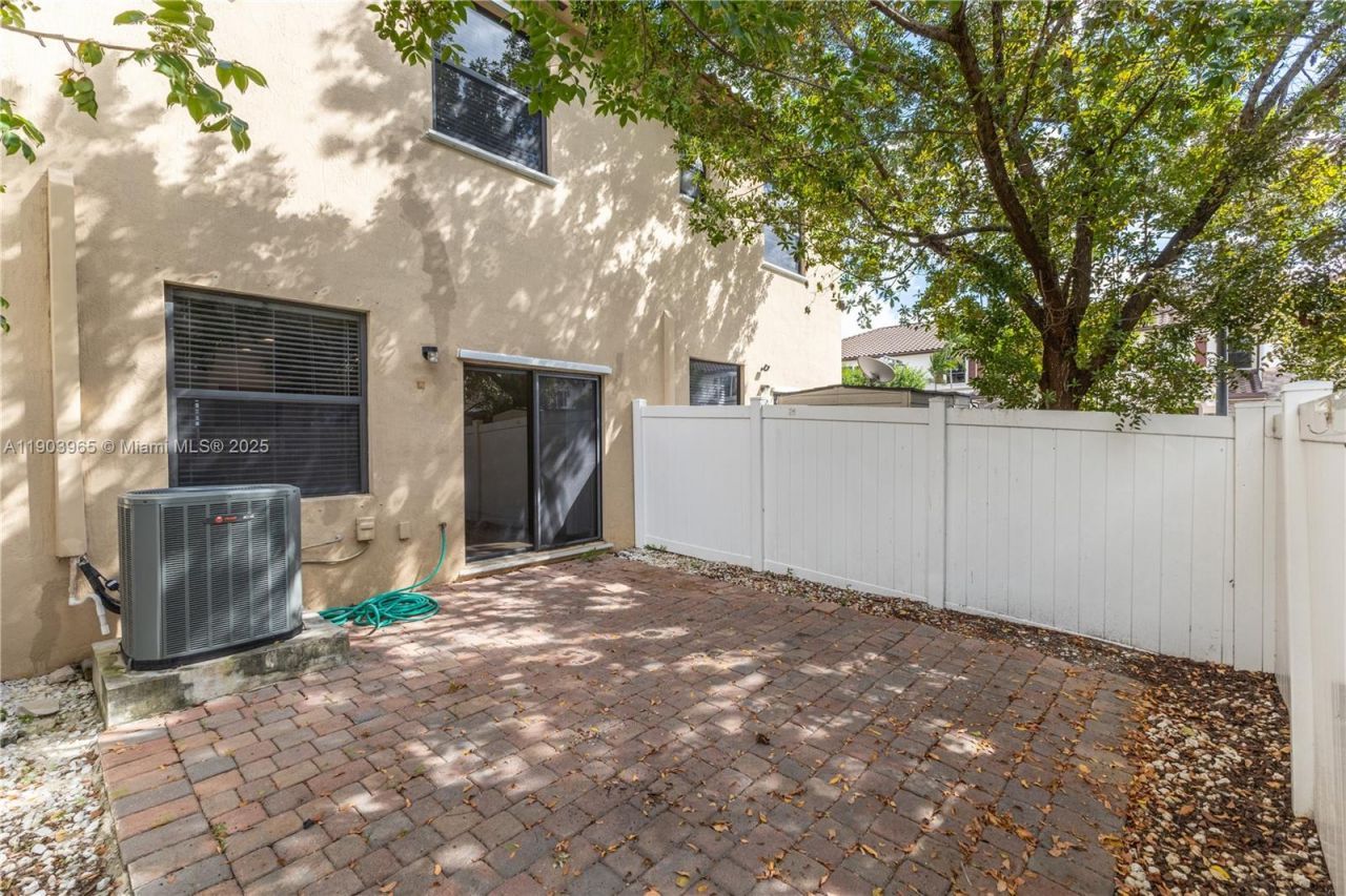 9214 W 33rd Ln, Hialeah, FL 33018 Photo