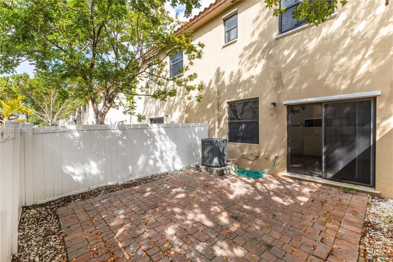 9214 W 33rd Ln, Hialeah, FL 33018 Photo