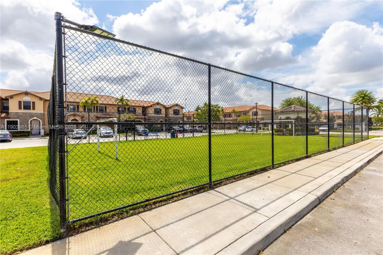 9214 W 33rd Ln, Hialeah, FL 33018 Photo