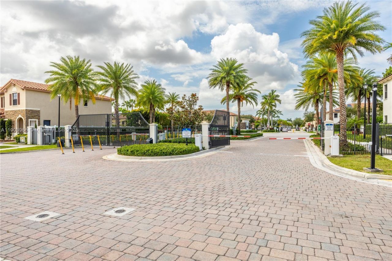 9214 W 33rd Ln, Hialeah, FL 33018 Photo