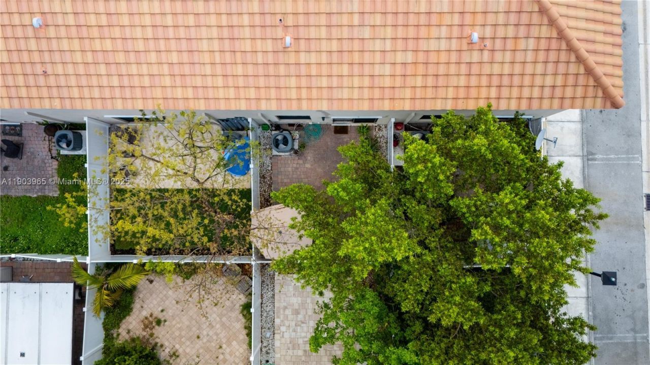 9214 W 33rd Ln, Hialeah, FL 33018 Photo