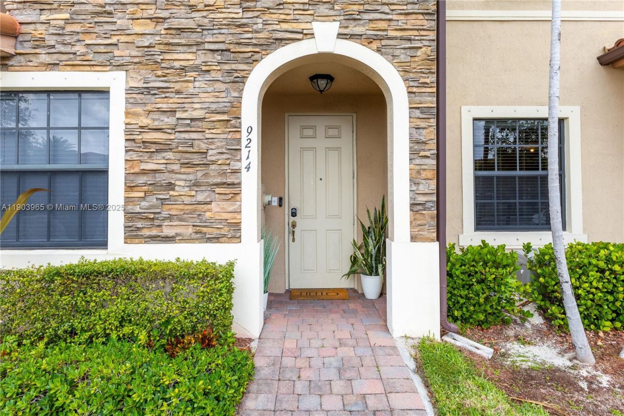 9214 W 33rd Ln, Hialeah, FL 33018 Photo
