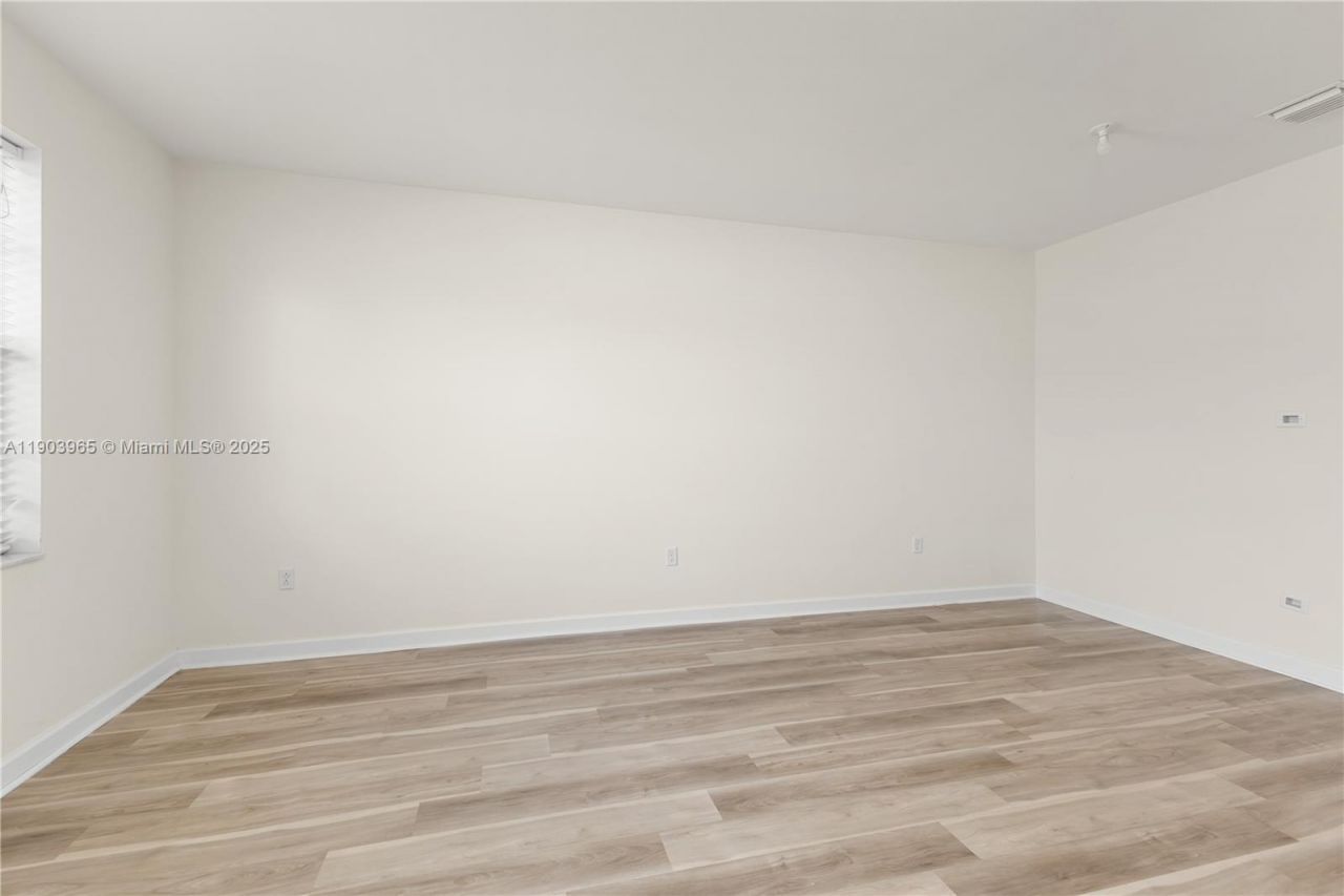 9214 W 33rd Ln, Hialeah, FL 33018 Photo