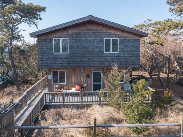 100 Clipper Roadway, Corneille Estates, NY 11770