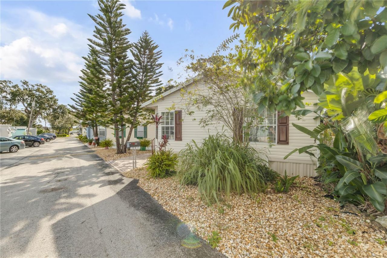 2201 S Ridgewood Avenue, Unit 28, Edgewater, FL 32141 Photo