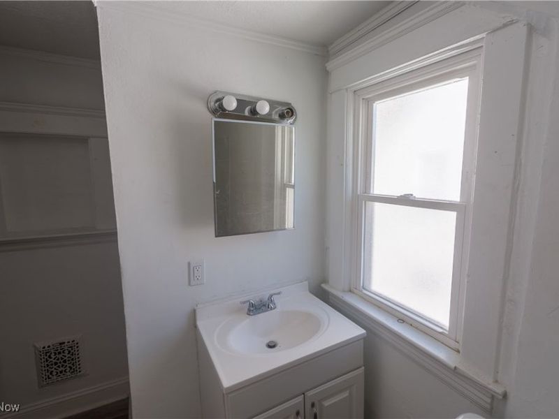 15901 Pythias Avenue, Cleveland, OH 44110 Photo 17