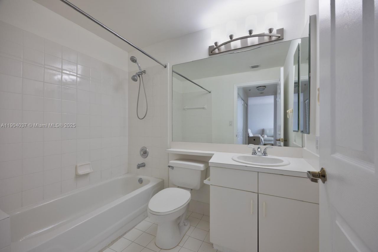 9725 NW 52nd St, Unit 415, Doral, FL 33178 Photo