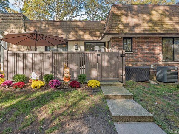 312 Clubhouse Court, Coram, NY 11727