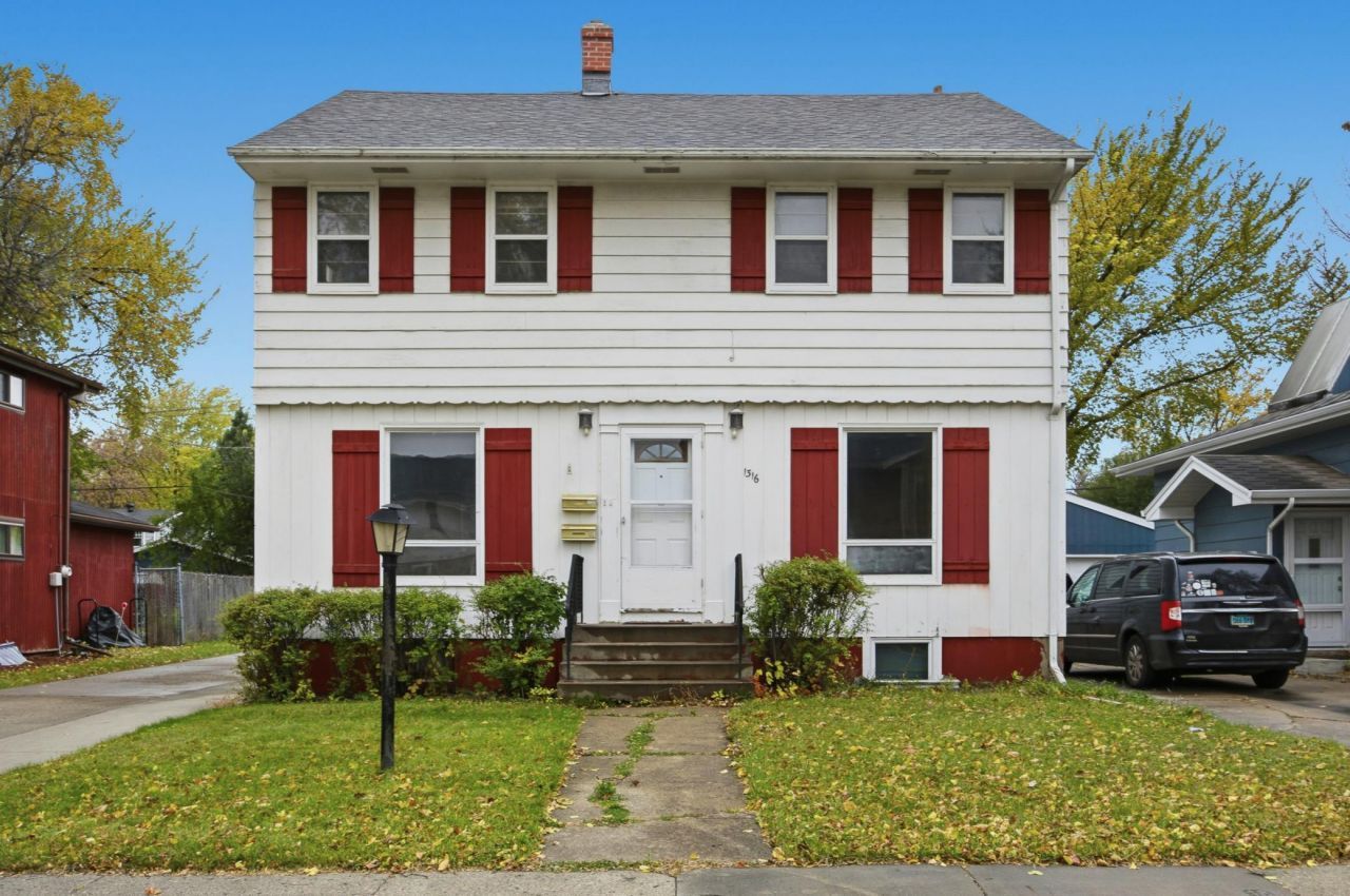 1316 8th Street N, Fargo, ND 58102 Main Photo