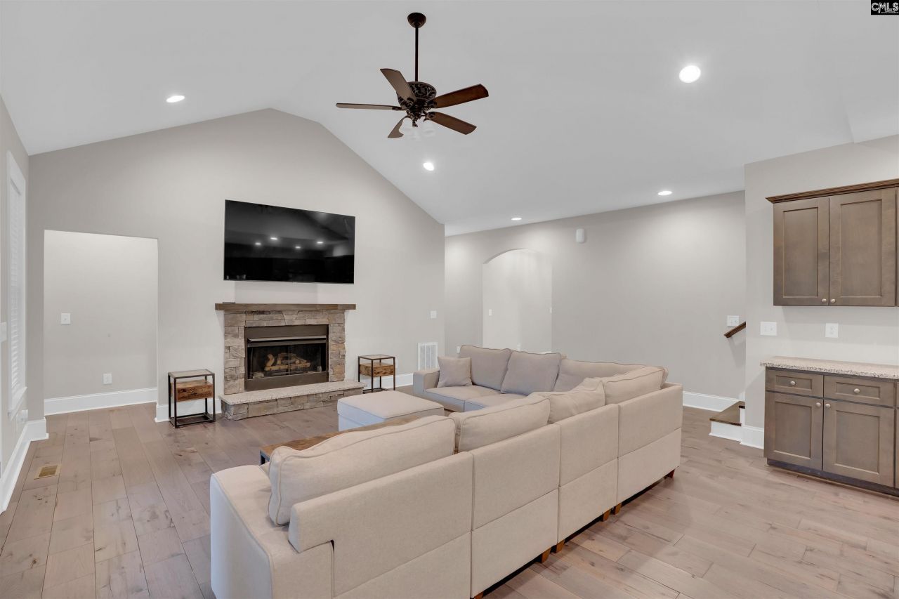 870 Shore Road Photo 10