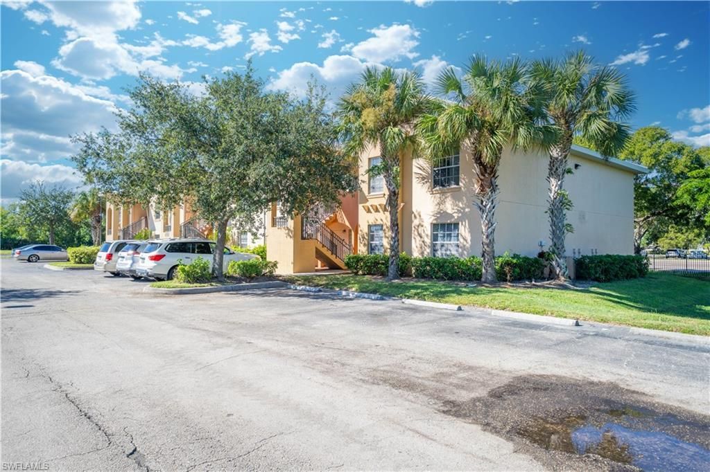 4160 Castilla Cir, Unit 202, Fort Myers, FL 33916 Photo