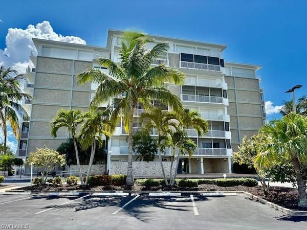 60 Pelican ST W, Unit 106, NAPLES, FL 34113