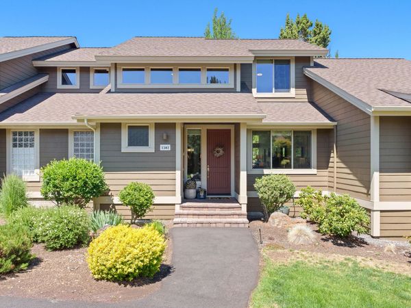 1302 Highland View Loop, Redmond, OR 97756