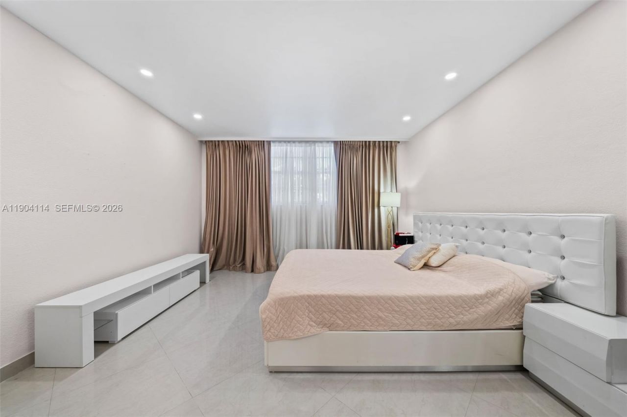 19390 Collins Ave, Unit 209, Sunny Isles Beach, FL 33160 Photo