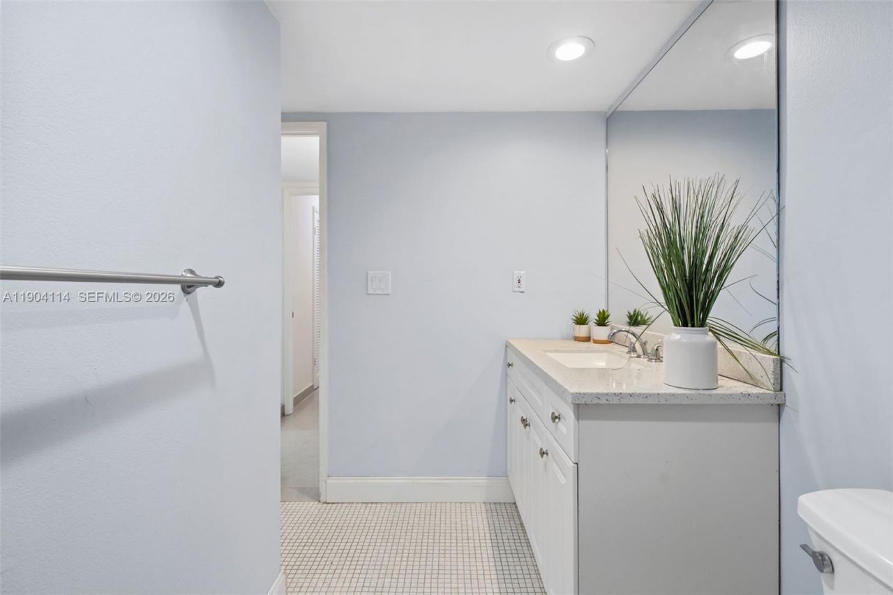 19390 Collins Ave, Unit 209, Sunny Isles Beach, FL 33160 Photo