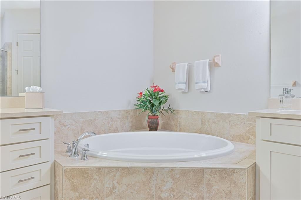 10251 Glastonbury Cir, Unit 201, Fort Myers, FL 33913 Photo