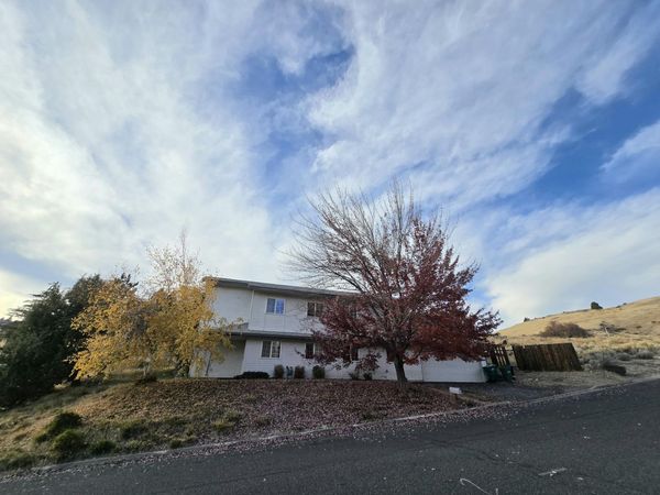 402 Mountain View Boulevard, Klamath Falls, OR 97601