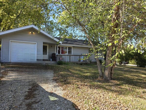 200 S Beck Road, Lindenhurst, IL 60046