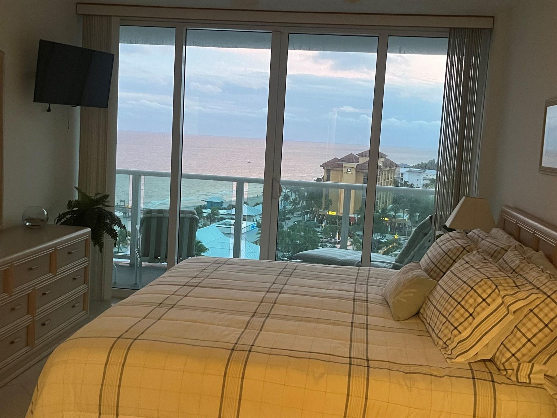 333 NE 21st Avenue, Unit 1522, Deerfield Beach, FL 33441 Photo