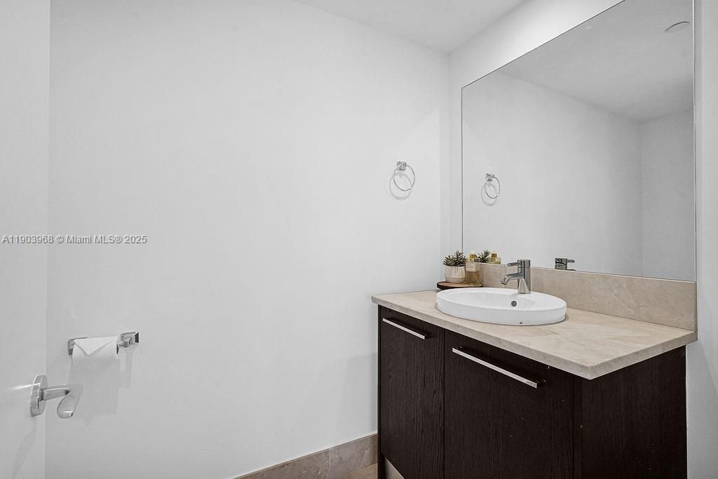 17121 Collins Ave, Unit 1808, Sunny Isles Beach, FL 33160 Photo