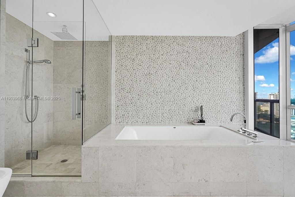 17121 Collins Ave, Unit 1808, Sunny Isles Beach, FL 33160 Photo