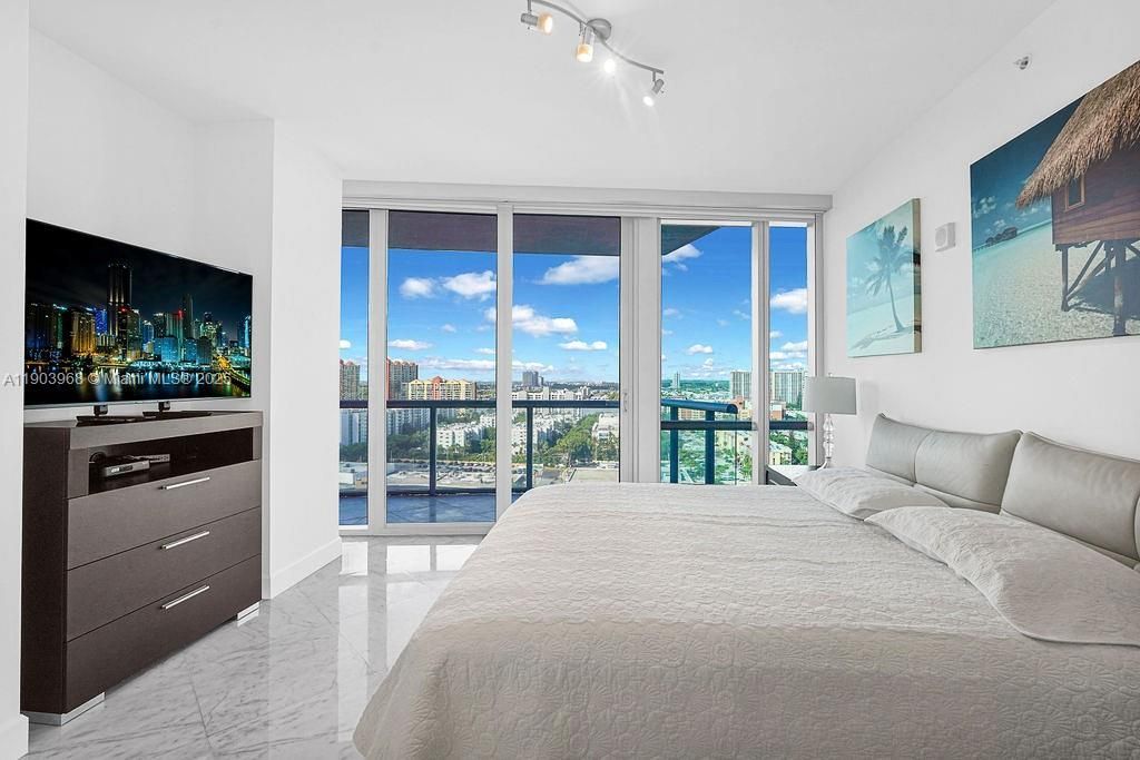 17121 Collins Ave, Unit 1808, Sunny Isles Beach, FL 33160 Photo