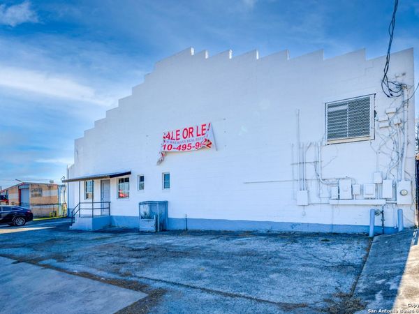 2930 E Houston, San Antonio, TX 78202