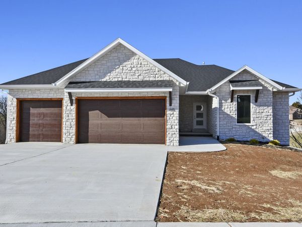 845 S Black Sands Avenue, Nixa, MO 65714