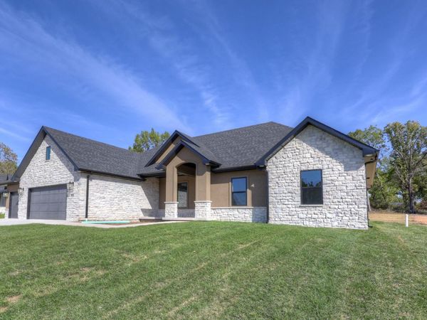 921 N Fountain Street, Carterville, MO 64835