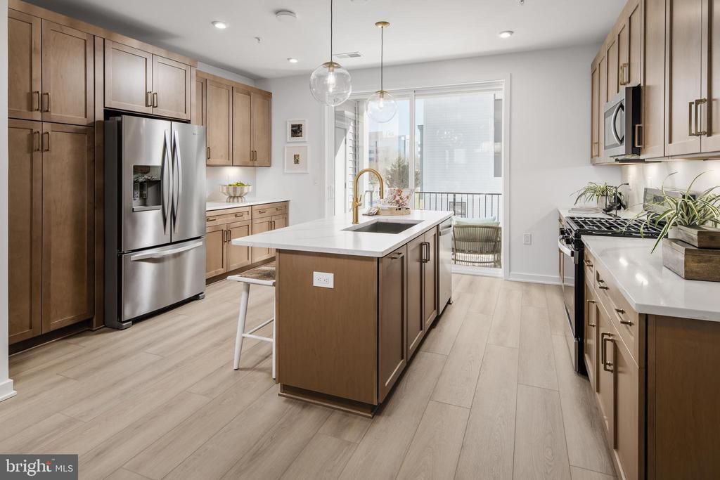 14387 Glen Manor Drive, Chantilly, VA 20151 Main Photo