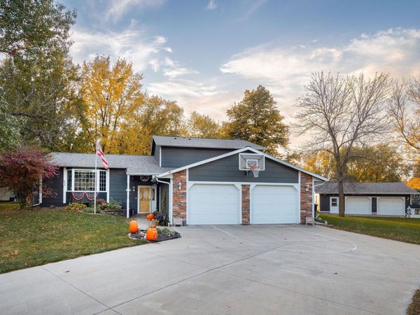 1835 Jamison Drive, Windom, MN 56101