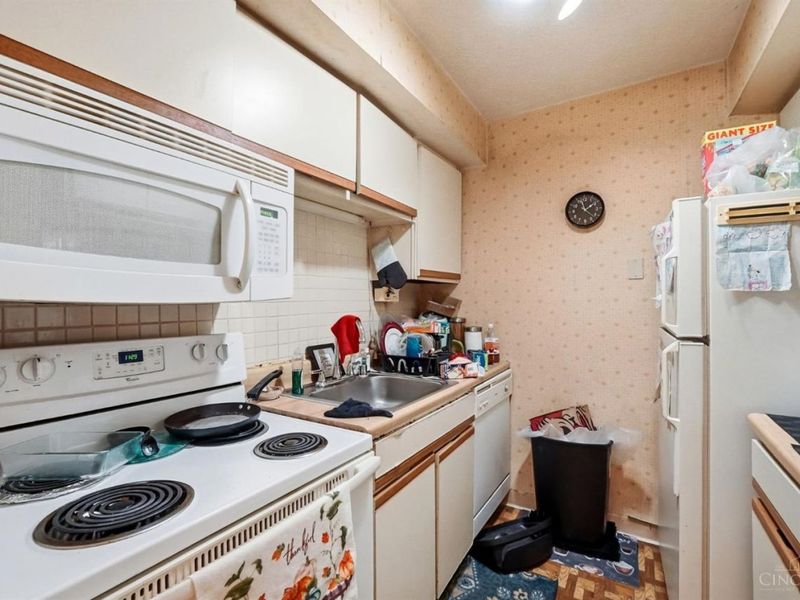 4905 Chalet Drive, Unit 101, Saint Bernard, OH 45217 Photo 12