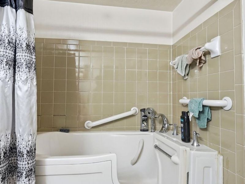 4905 Chalet Drive, Unit 101, Saint Bernard, OH 45217 Photo 19