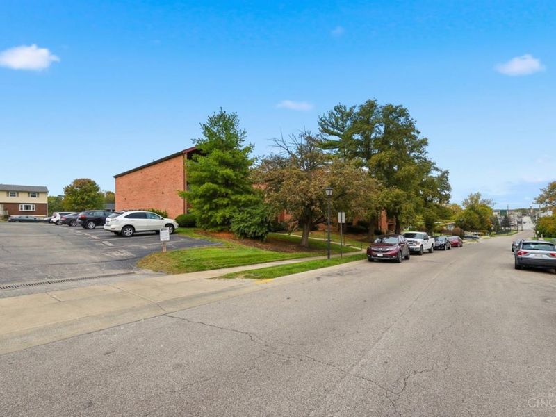 4905 Chalet Drive, Unit 101, Saint Bernard, OH 45217 Photo 2