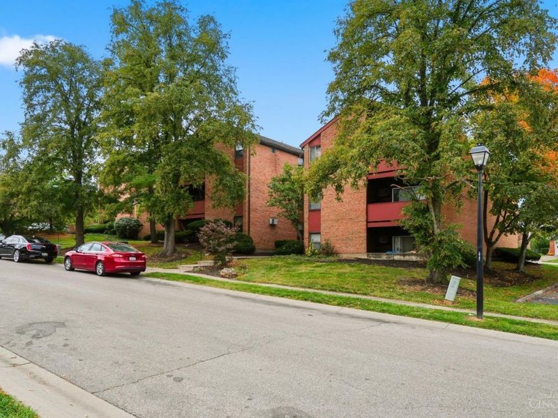 4905 Chalet Drive, Unit 101, Saint Bernard, OH 45217 Photo 4