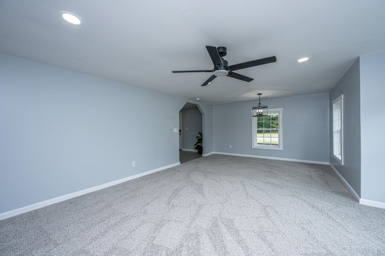 4649 N Highway 52 Photo 9