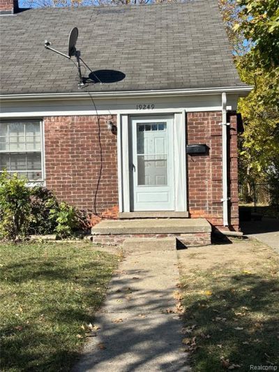 19249 Kelly Road, Harper Woods, MI 48225 Main Photo