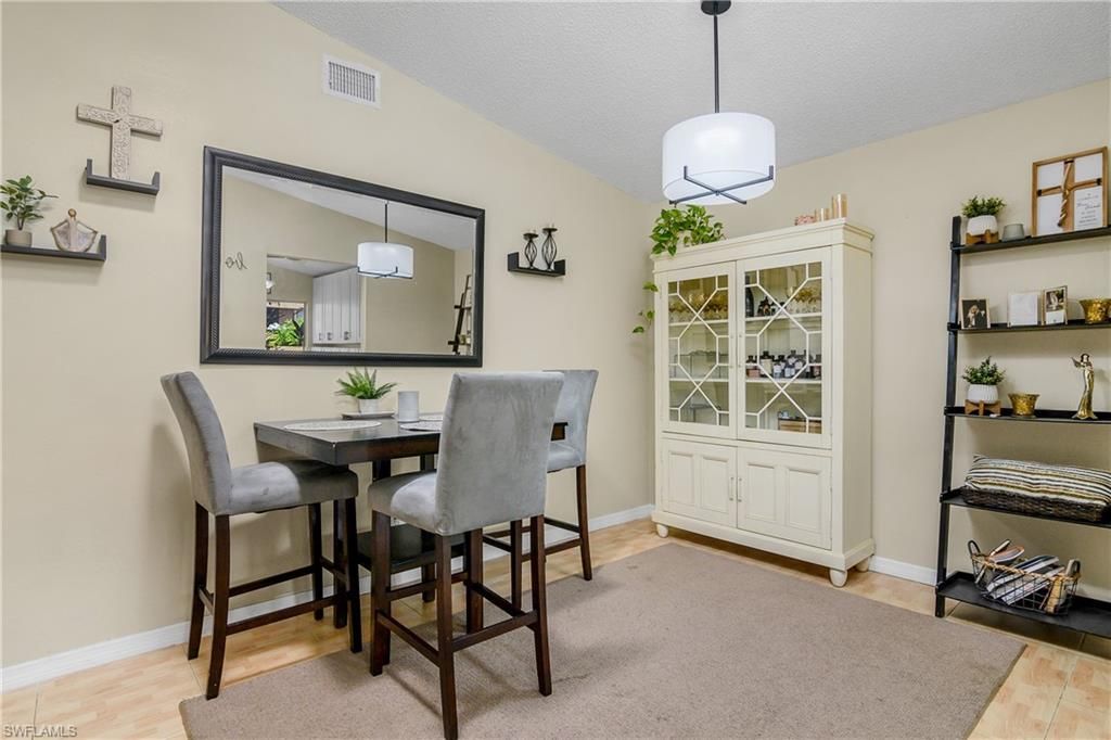 6484 Royal Woods Dr, Fort Myers, FL 33908 Photo