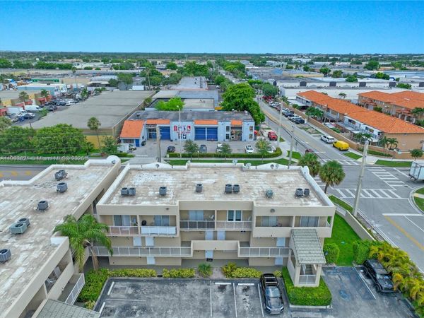 2610 W 76th St, Unit 210, Hialeah, FL 33016