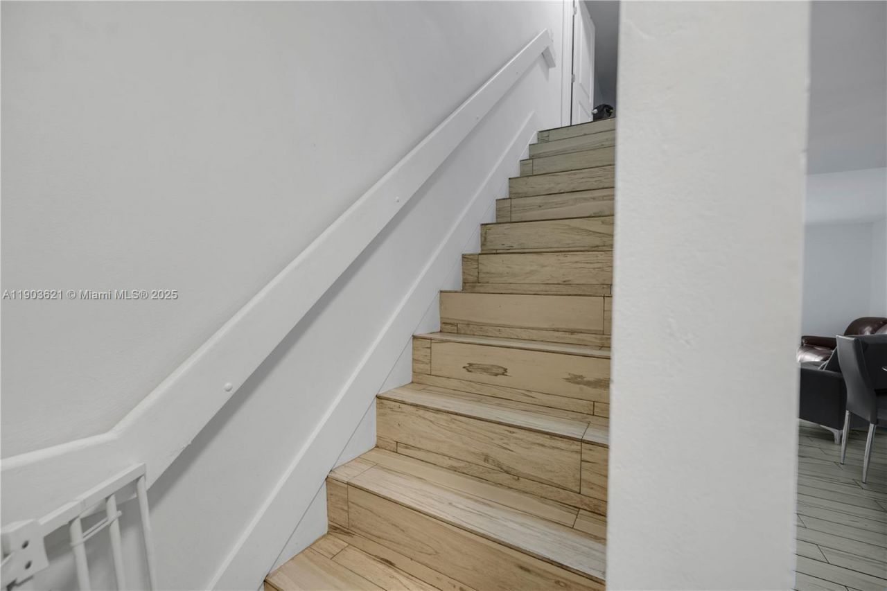 2610 W 76th St, Unit 210, Hialeah, FL 33016 Photo