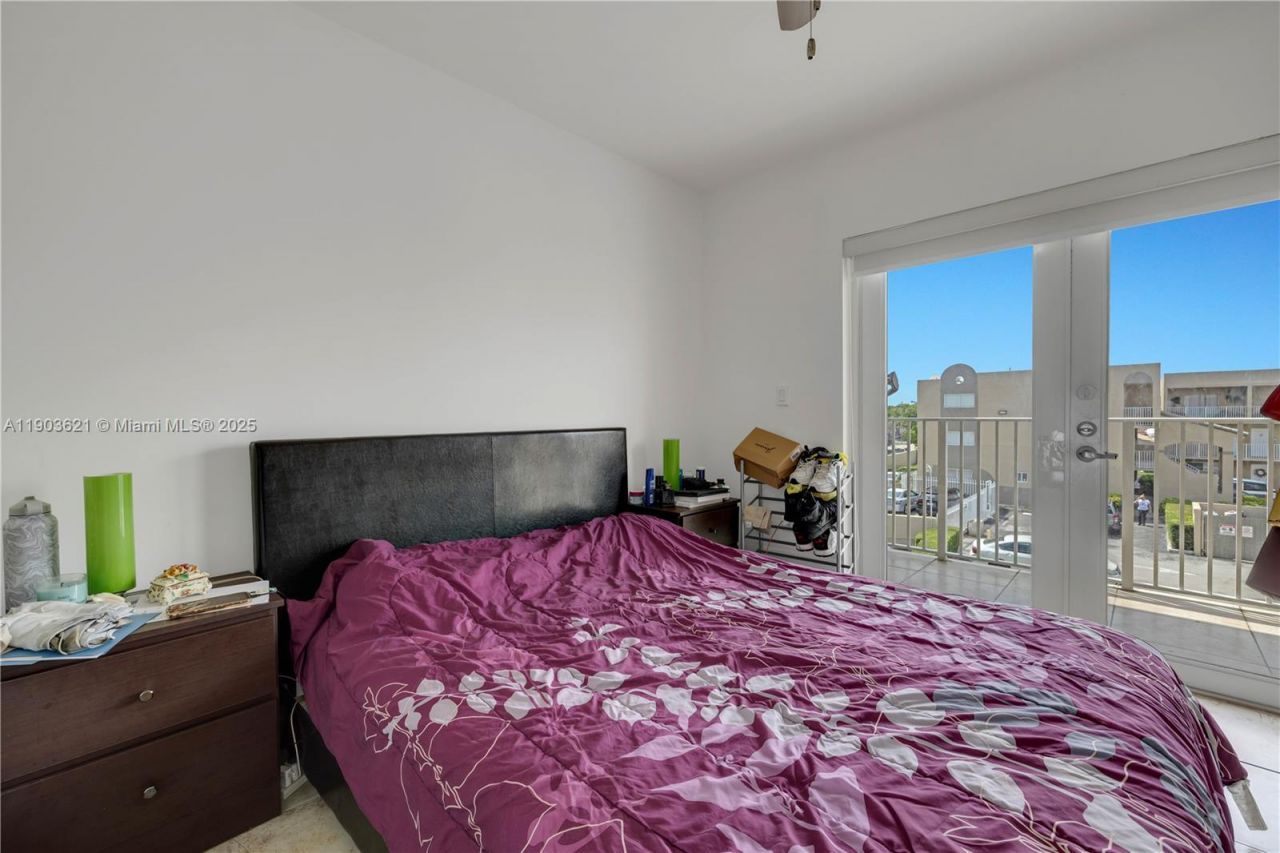 2610 W 76th St, Unit 210, Hialeah, FL 33016 Photo