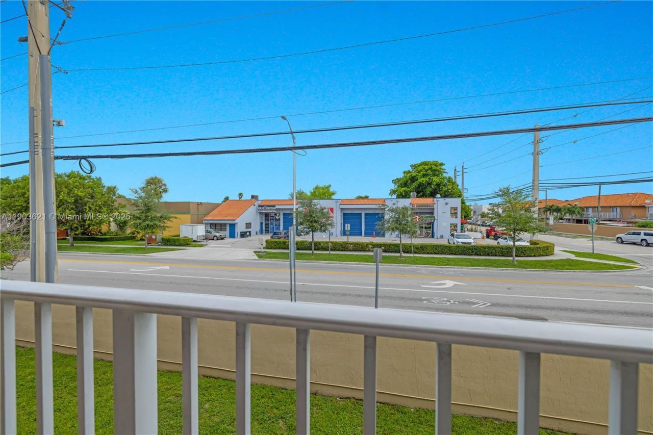 2610 W 76th St, Unit 210, Hialeah, FL 33016 Photo