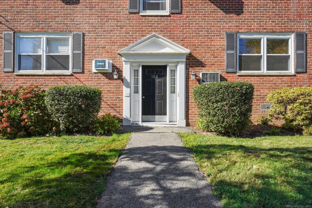 108 Strawberry Hill, Unit 1, Stamford, CT 06902 Main Photo