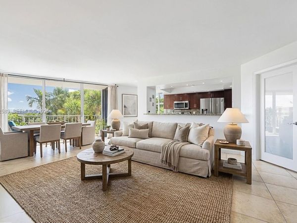 4000 Towerside Ter, Unit 412, Miami, FL 33138