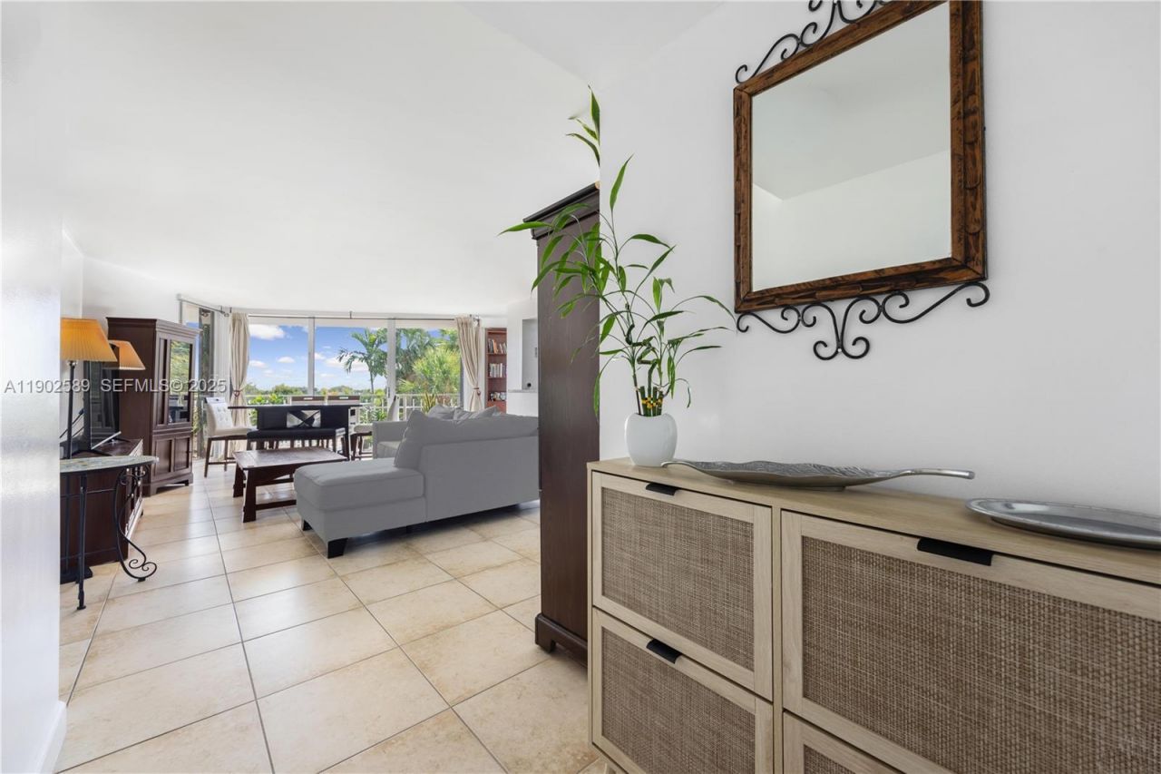 4000 Towerside Ter, Unit 412, Miami, FL 33138 Photo