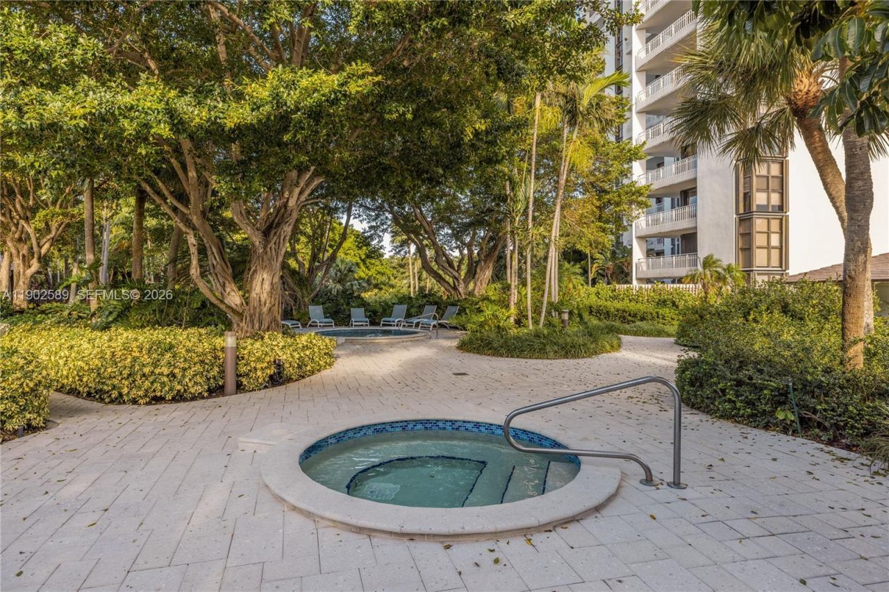4000 Towerside Ter, Unit 412, Miami, FL 33138 Photo
